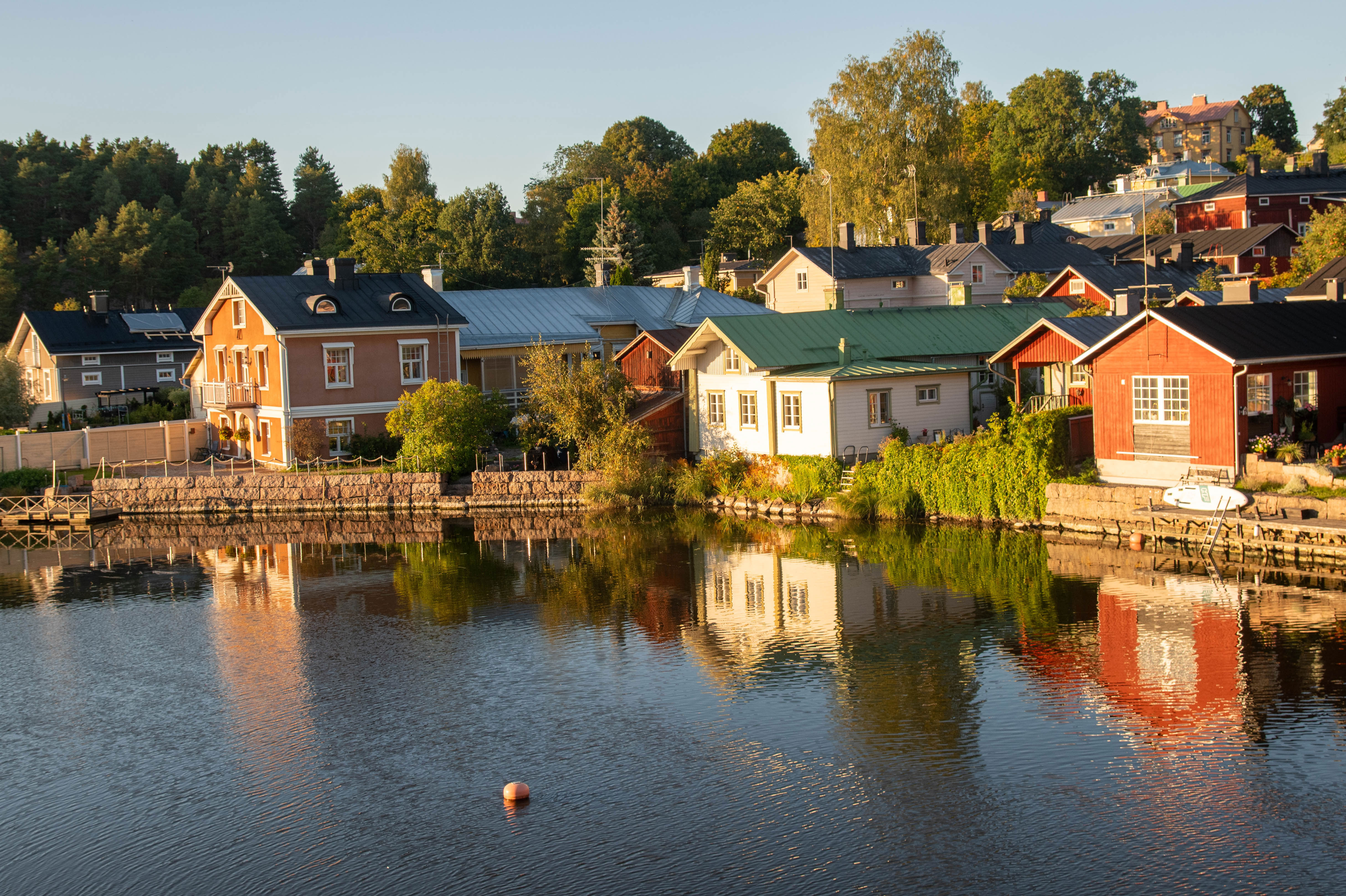 Casas tradicionales de Porvoo fotografiadas por Pedro Arroyo